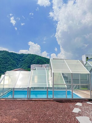 المنشأة من الخارج