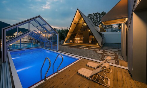 Spain Village Poolamping