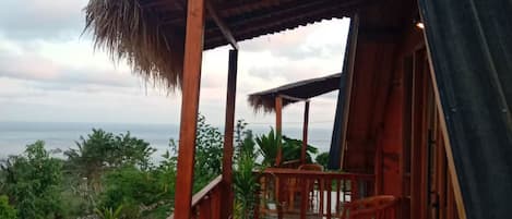 Quarto standard, vista para o mar | Terraço/pátio