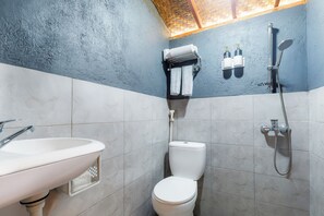 Standaard kamer, uitzicht op zee | Badkamer