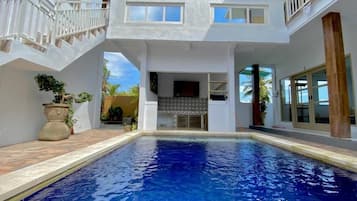 Kolam renang outdoor