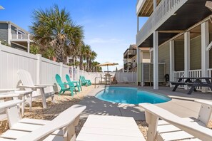 حمّام سباحة مُدفَّأ