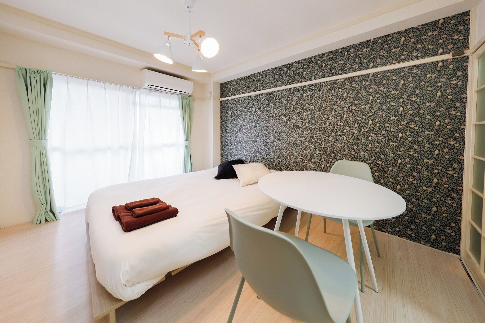 Free WiFi, bed sheets