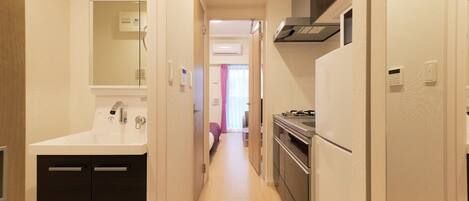 Fridge, microwave, stovetop, cookware/dishes/utensils