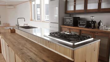 Fridge, microwave, stovetop, cookware/dishes/utensils