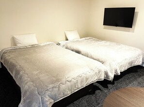 مكتب وواي فاي مجانًا وملاءات أسرّة