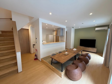 Dining. Perfect for family and group trips Private accomm / County Market Gifu