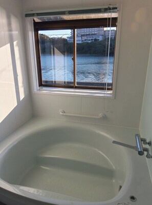 Hårføner og håndklær