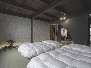 Työpöytä, ilmainen Wi-Fi, vuodevaatteet