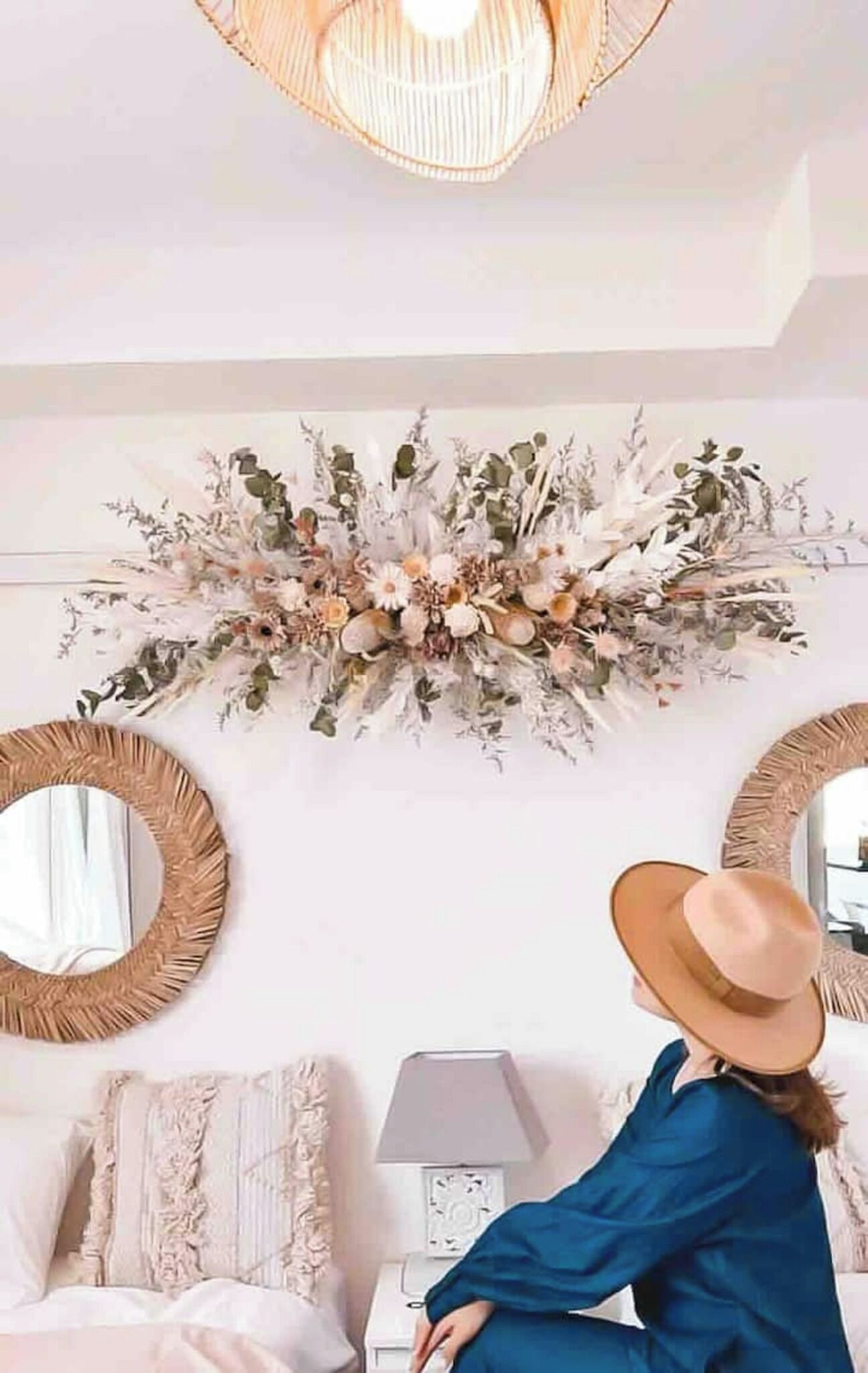 Escritorio, tabla de planchar con plancha y wifi gratis 