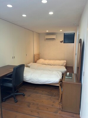 Työpöytä, ilmainen Wi-Fi, vuodevaatteet