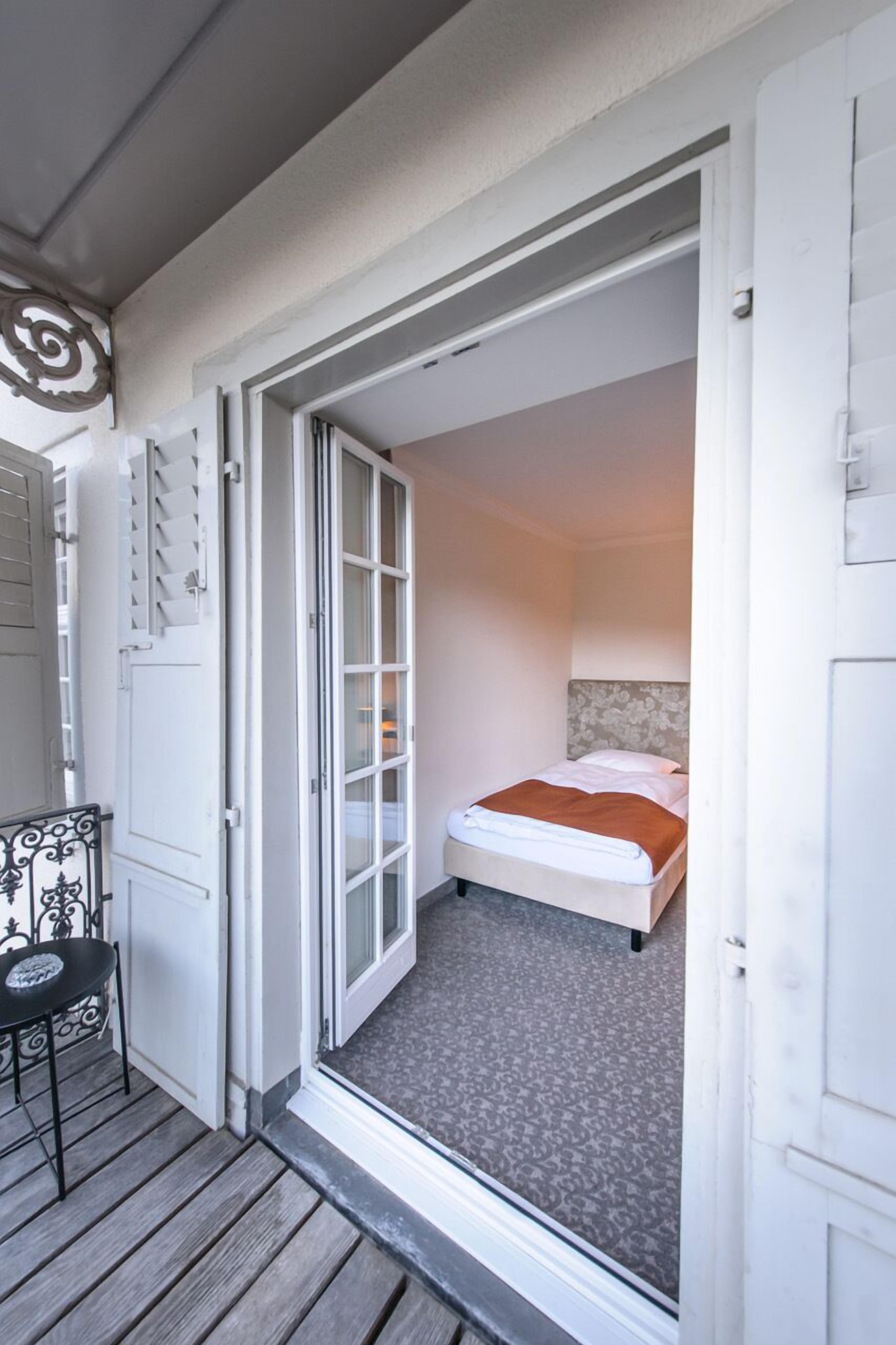 Single Room, Garden View | In-room safe, laptop workspace, blackout drapes, free WiFi