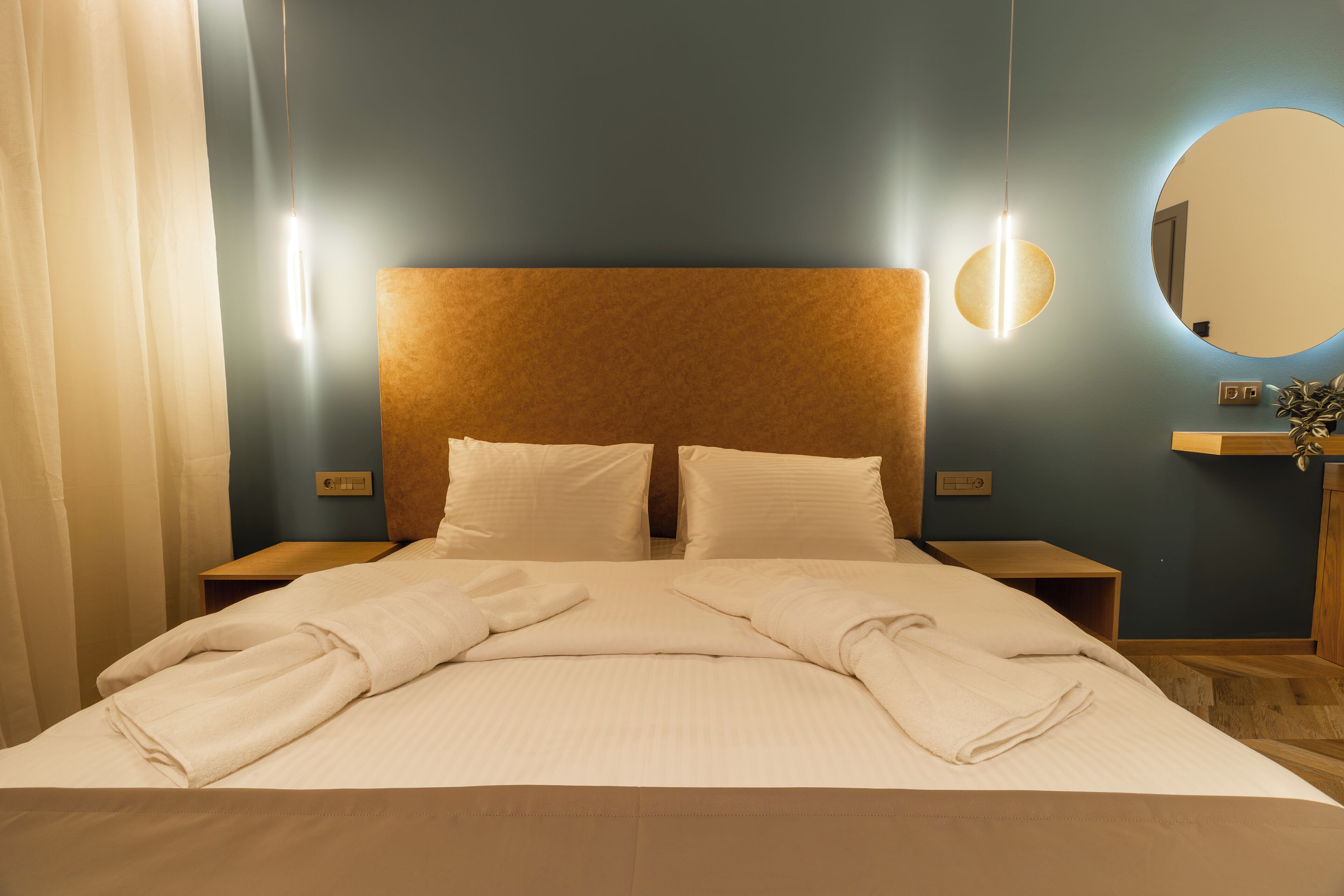 Comfort dubbelrum - balkong - utsikt mot staden | Mörkläggningsgardiner, ljudisolering och strykjärn/strykbräda