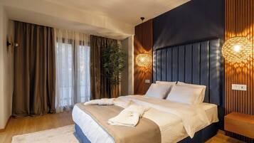 Studio Suite, Balcony, City View | Blackout drapes, soundproofing, iron/ironing board, free WiFi