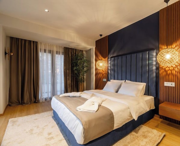 Suíte estúdio, sacada, vista para a cidade | Cortinas blackout, quartos à prova de som, ferros/tábuas de passar roupa