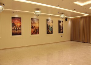 Banquet hall - Hotel Avnish (Basai)