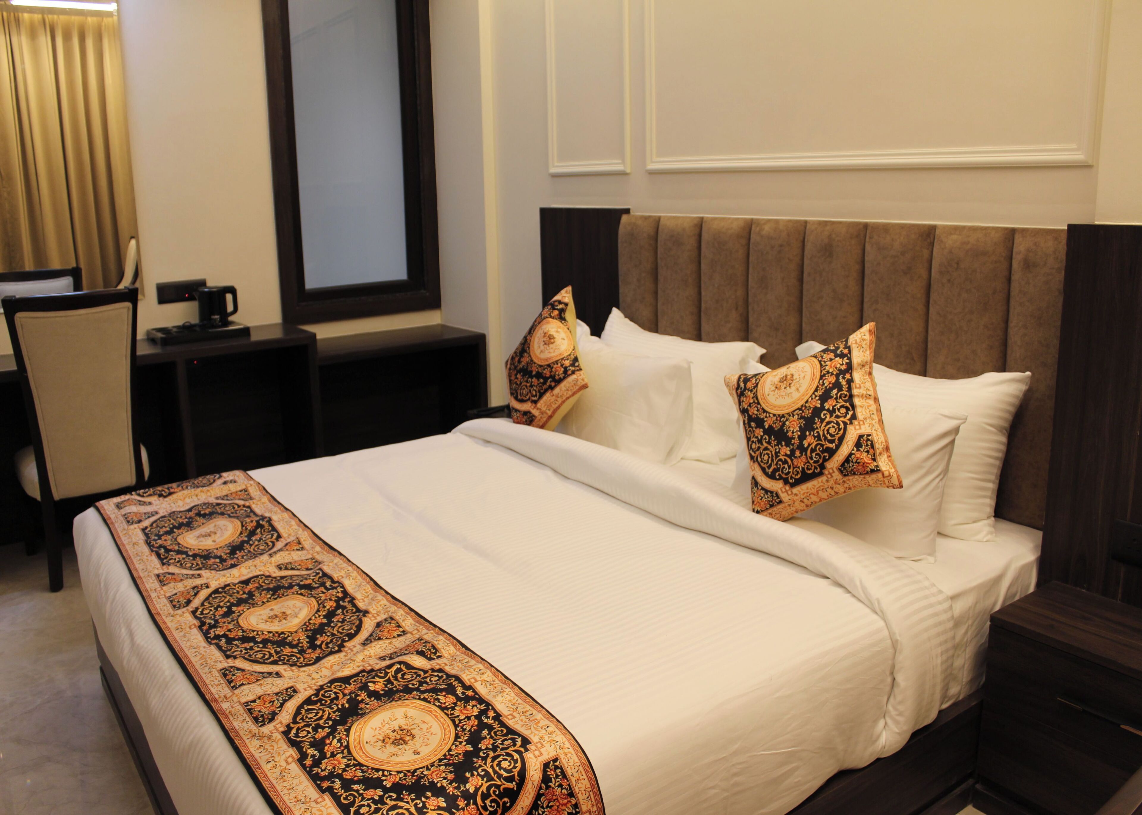 Deluxe Room | Minibar, desk, laptop workspace, free WiFi