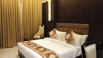 Minibar, escritorio, espacio para trabajar con laptop y wifi gratis