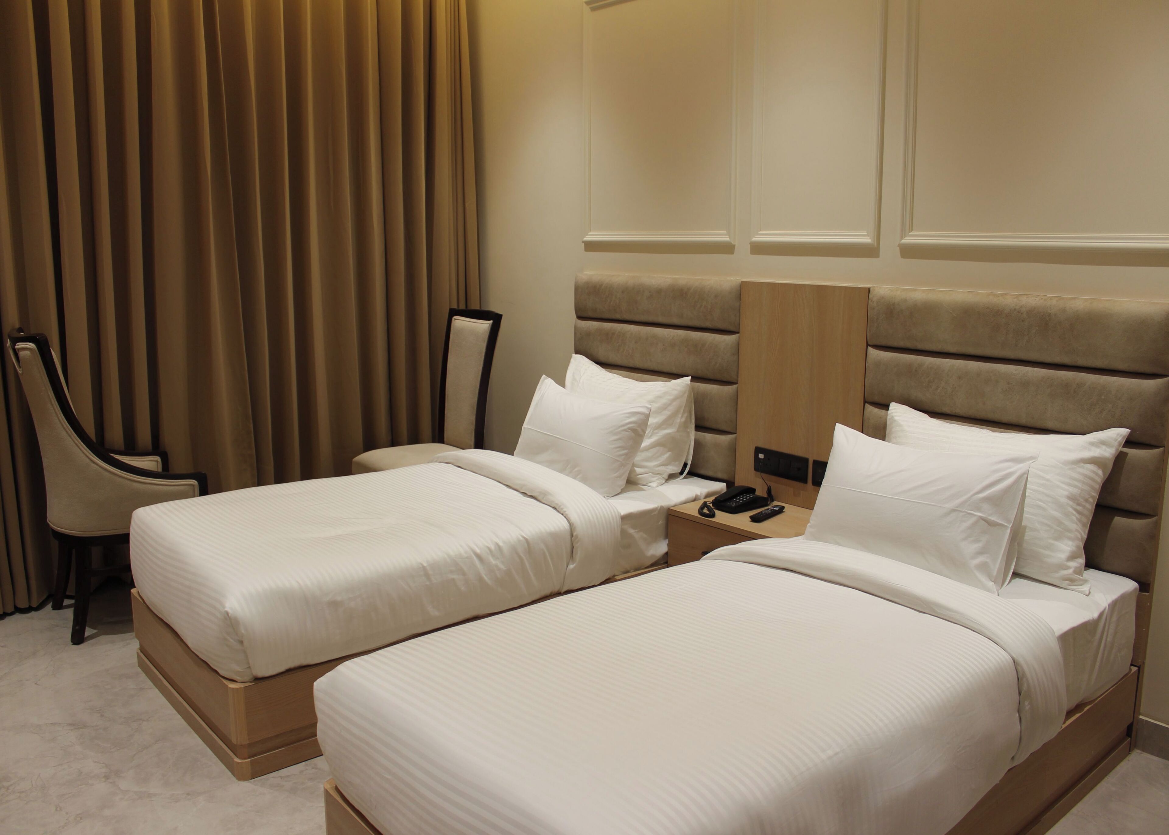 Deluxe Twin Room | Minibar, desk, laptop workspace, free WiFi