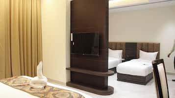 ميني بار ومكتب ومساحة عمل للكمبيوتر المحمول وواي فاي مجانًا