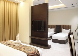 Premium Studio Suite, Jetted Tub | Minibar, desk, laptop workspace, free WiFi - Hotel Avnish (Basai)