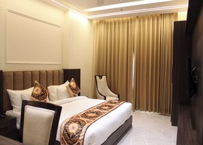 Deluxe Room - Hotel Avnish (Basai)