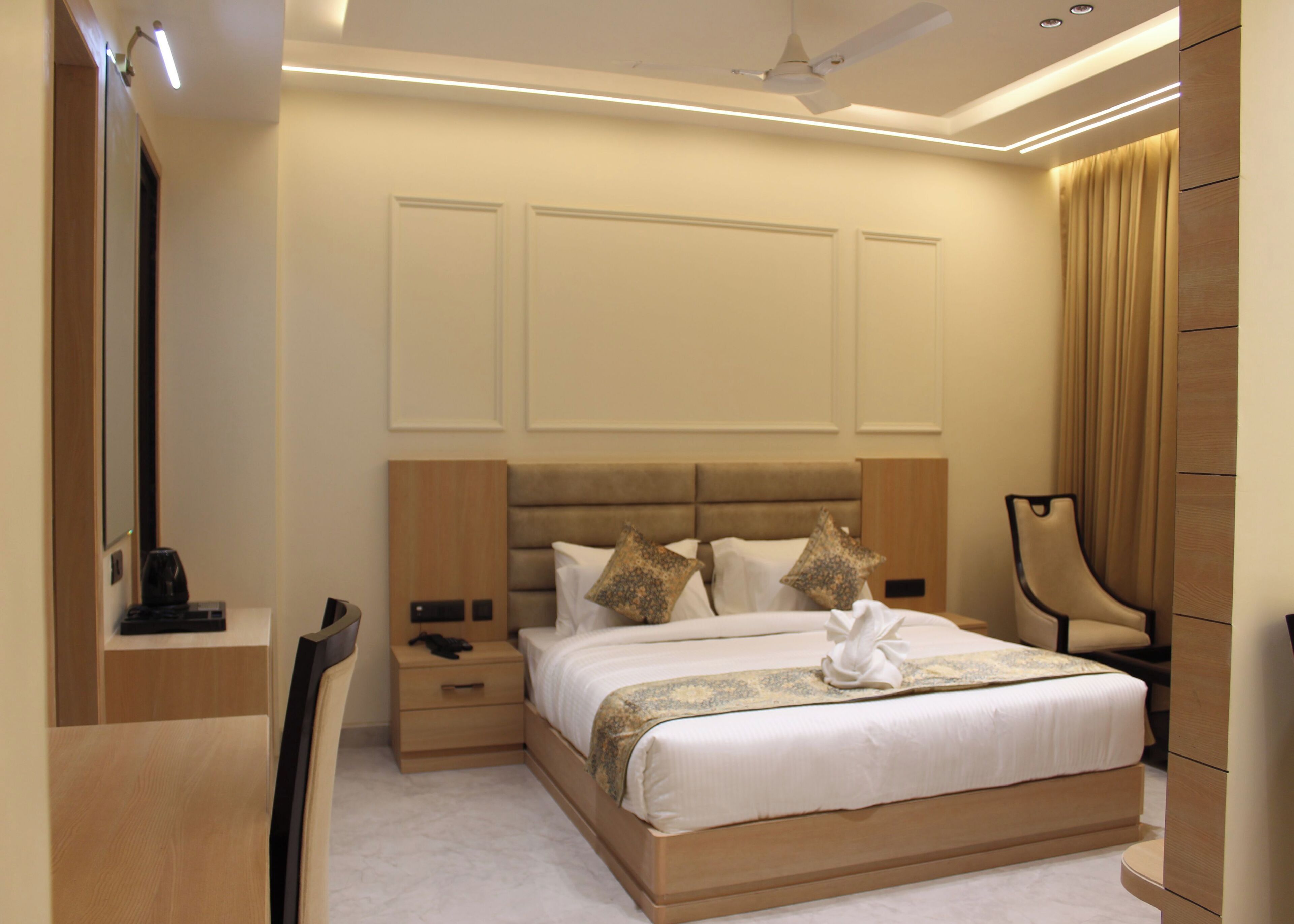 Executive Room, Bathtub | Minibar, desk, laptop workspace, free WiFi