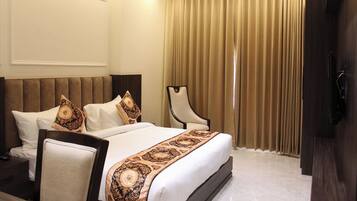 Deluxe Room | Desk, laptop workspace, free WiFi