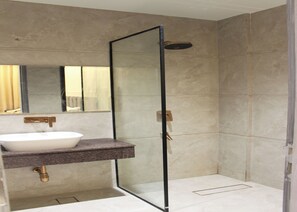 Executive Room, Bathtub | Bathroom - Hotel Avnish (Basai)