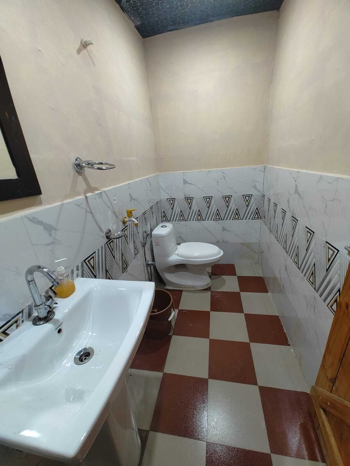 Deluxe Double Room, Balcony, Hill View | Bathroom