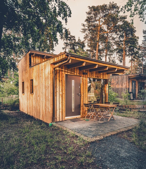 Outdoor dining - Holiday Home with 4 Single Beds, Dog Friendly, Private Terrace & Wi-Fi (Thiendorf)