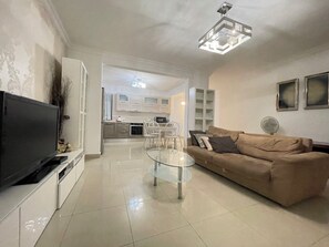 Smart TV - Charming Cozy 2-Bedroom Apartment (Tas-Sliema)