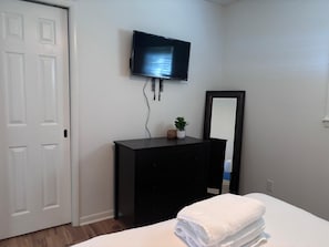 4 bedrooms, iron/ironing board, WiFi, bed sheets - Golden Springs Homestay (Anniston)