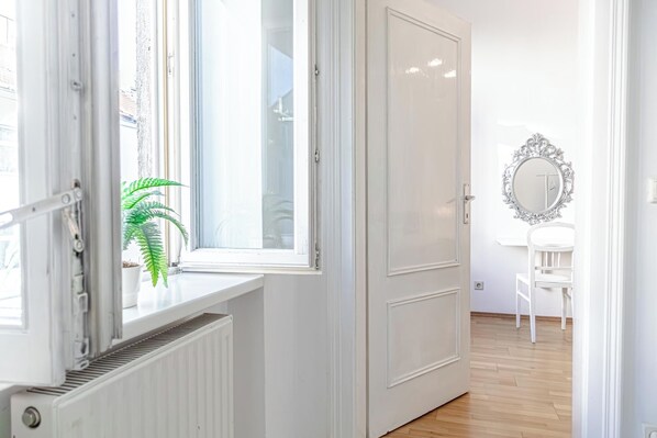 Exterior - Cozy 2BR Apt Near Vienna Center (Vienna)