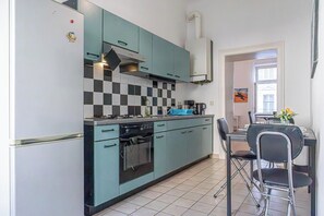 Basic Apartment | Private kitchen | Fridge, oven, stovetop, cookware/dishes/utensils - Cozy 2BR Apt Near Vienna Center (Vienna)