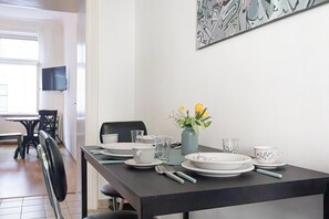 Basic Apartment | Private kitchen | Fridge, oven, stovetop, cookware/dishes/utensils - Cozy 2BR Apt Near Vienna Center (Vienna)