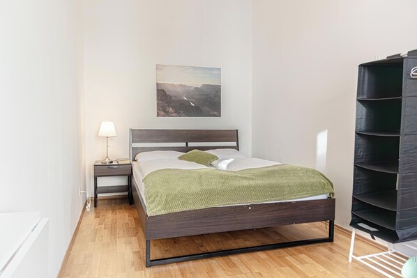 Basic Apartment | Iron/ironing board, free WiFi - Cozy 2BR Apt Near Vienna Center (Wien)