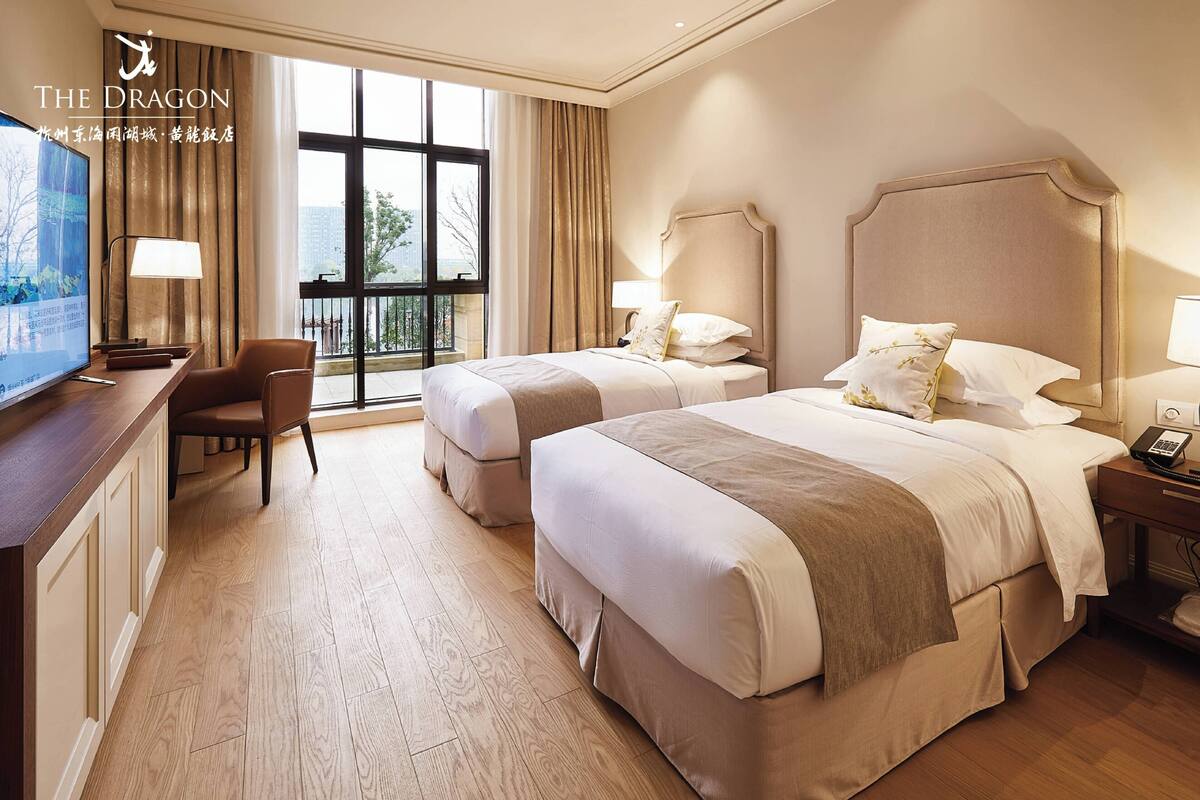 ห้องซูพีเรียทวิน, วิวสวน | ตู้นิรภัยในห้องพัก, พื้นที่ทำงานแบบใช้แล็ปท็อป, ผ้าม่านกันแสง