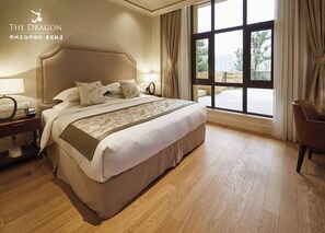 Superior-Doppelzimmer, 1 King-Bett, Gartenblick | Zimmersafe, laptopgeeigneter Arbeitsplatz, Verdunkelungsvorhänge