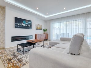 Living area - Vita Portucale|Chic Luxe Villa w/ Saltwater Pool (Almada)