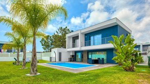 Exterior - Vita Portucale|Chic Luxe Villa w/ Saltwater Pool (Almada)