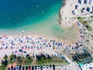 Beach nearby - Holiday apartment with terrace and air conditioning (Dobrinj)