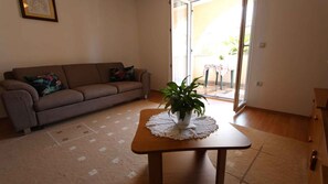 TV - Holiday apartment with air conditioning (Malinska)