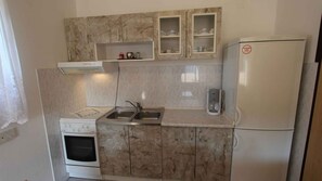 Fridge, oven, stovetop, coffee/tea maker - Holiday flat with air conditioning (Malinska)