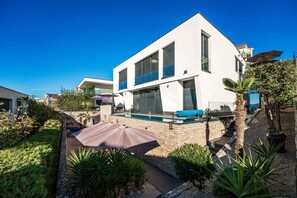 Exterior - Holiday apartment with a beautiful pool (Njivice)
