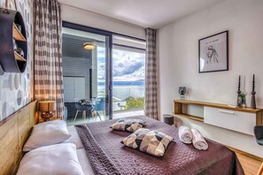 WiFi - Holiday apartment with a beautiful pool (Njivice)