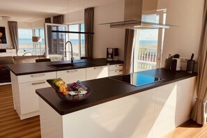 Fridge, microwave, oven, stovetop - Moin Mehrblick Modern retreat (Schillig)