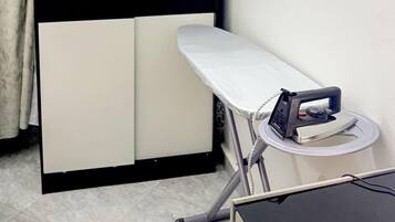 Iron/ironing board