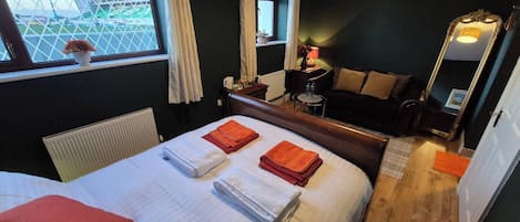 4 bedrooms, iron/ironing board, bed sheets