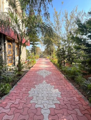 Property grounds - Summer valley cottage (Mant Khas)